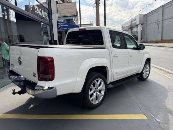 VOLKSWAGEN-AMAROK-2015
