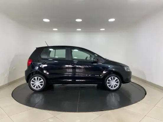 VOLKSWAGEN-FOX-1.0 MI 8V FLEX 4P MANUAL VOLKSWAGEN-FOX-2014