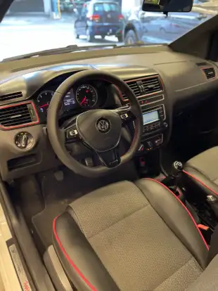 VOLKSWAGEN-FOX-1.6 MI ROCK IN RIO 8V FLEX 4P MANUAL VOLKSWAGEN-FOX-2015
