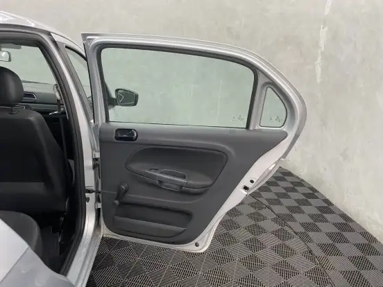 VOLKSWAGEN-GOL-2021