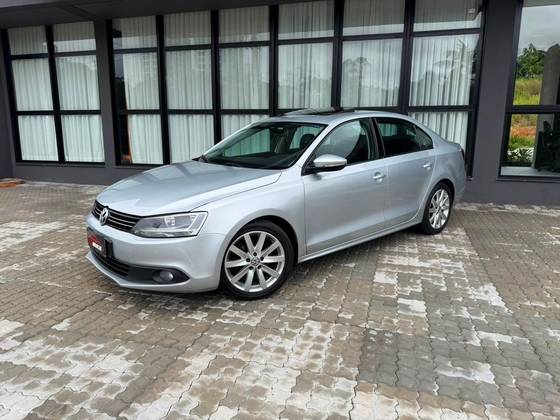 VOLKSWAGEN JETTA 2.0 COMFORTLINE FLEX 4P TIPTRONIC