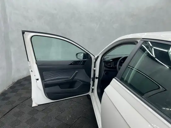 VOLKSWAGEN-POLO-2025
