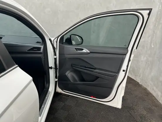 VOLKSWAGEN-TAOS-2023
