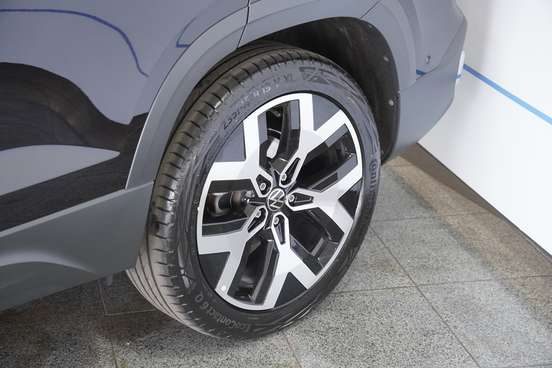 VOLKSWAGEN-TAOS-2023