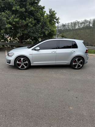 VOLKSWAGEN-GOLF-2015
