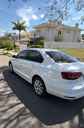 VOLKSWAGEN-JETTA-1.4 16V TSI TRENDLINE GASOLINA 4P TIPTRONIC VOLKSWAGEN-JETTA-2016