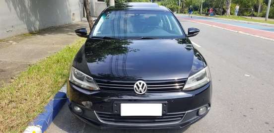 VOLKSWAGEN-JETTA-2012