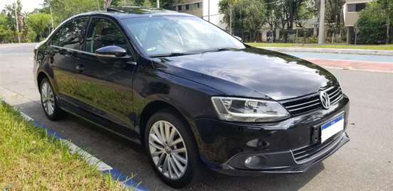 VOLKSWAGEN-JETTA-2012