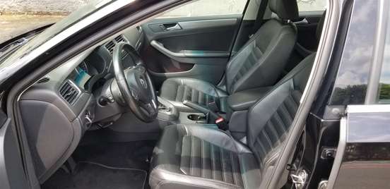 VOLKSWAGEN-JETTA-2012