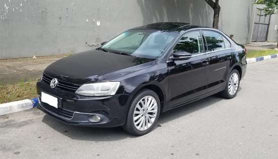 VOLKSWAGEN-JETTA-2012