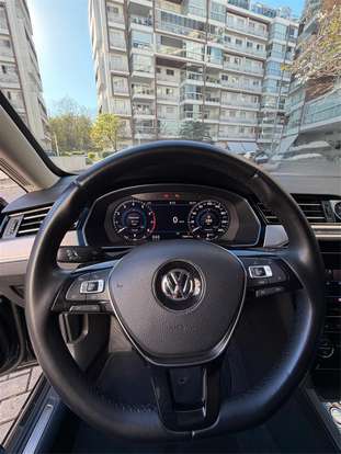 VOLKSWAGEN-PASSAT-2018