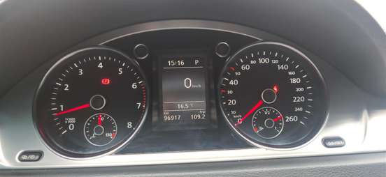 VOLKSWAGEN-PASSAT-2013