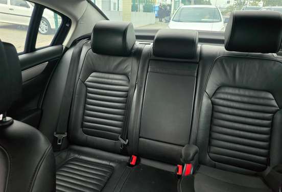 VOLKSWAGEN-PASSAT-2013
