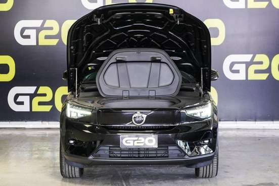 VOLVO-C40-2023