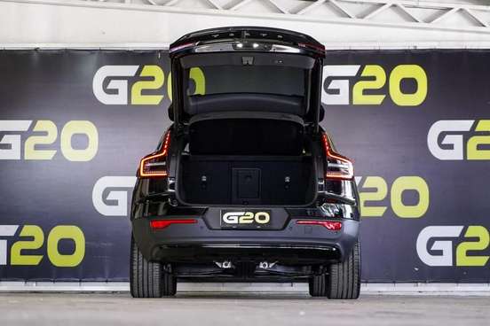 VOLVO-C40-2023