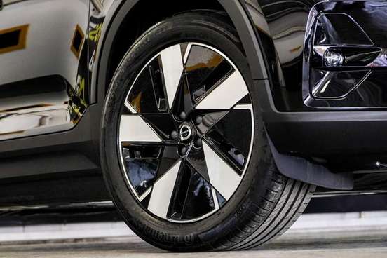 VOLVO-C40-2023