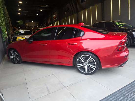 VOLVO-S60-2.0 T8 R-DESIGN HÍBRIDO 4P AUTOMÁTICO VOLVO-S60-2019