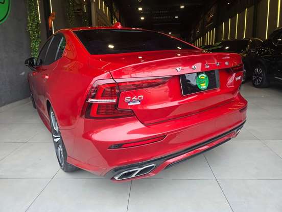 VOLVO-S60-2.0 T8 R-DESIGN HÍBRIDO 4P AUTOMÁTICO VOLVO-S60-2019
