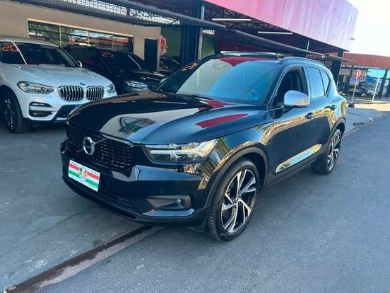 VOLVO-XC40-2020