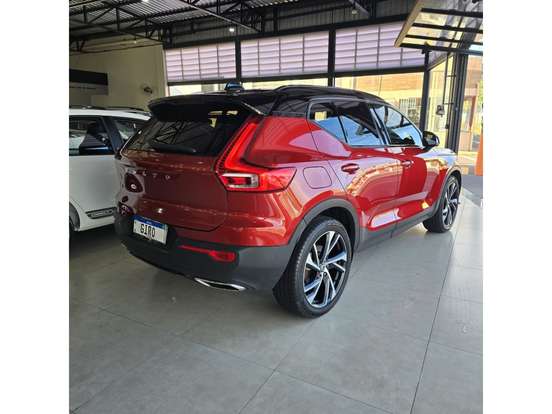 VOLVO-XC40-2019