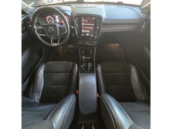 VOLVO-XC40-2019