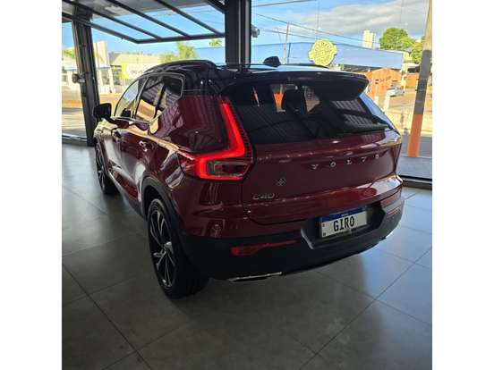VOLVO-XC40-2019