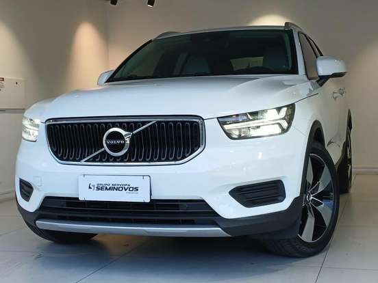 VOLVO-XC40-2019