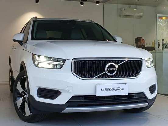 VOLVO-XC40-2019