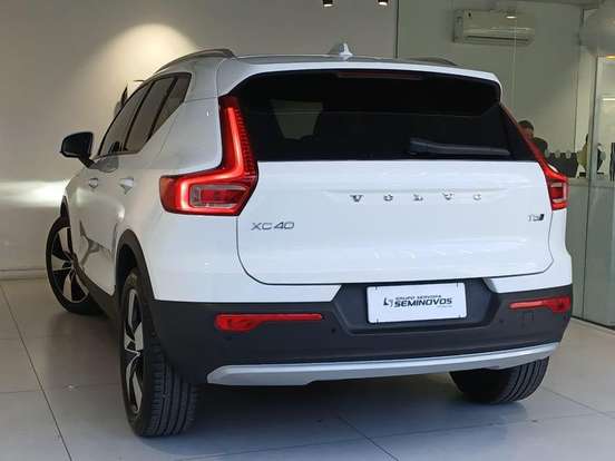 VOLVO-XC40-2.0 T5 GASOLINA MOMENTUM AWD GEARTRONIC VOLVO-XC40-2019