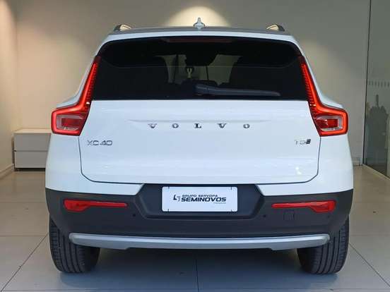 VOLVO-XC40-2019