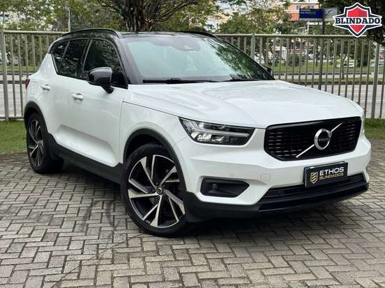 VOLVO-XC40-2018