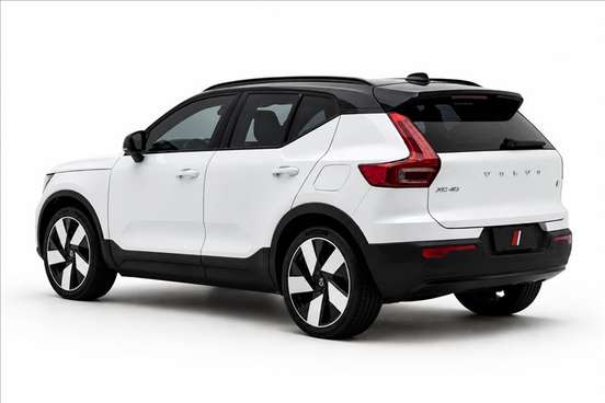 VOLVO-XC40-2023