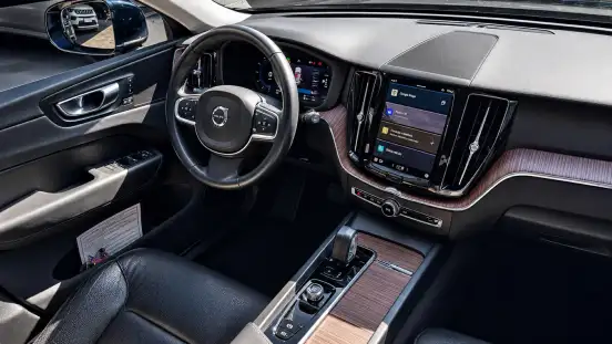 VOLVO-XC60-2023