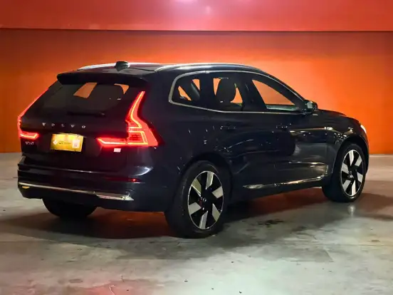 VOLVO-XC60-2023