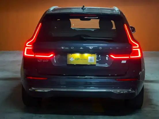VOLVO-XC60-2023