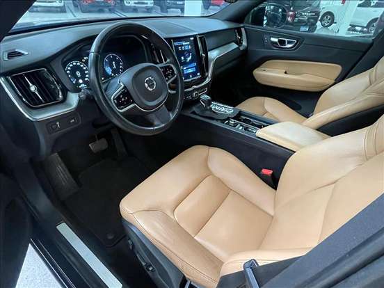 VOLVO-XC60-2.0 D5 DIESEL MOMENTUM AWD GEARTRONIC VOLVO-XC60-2019