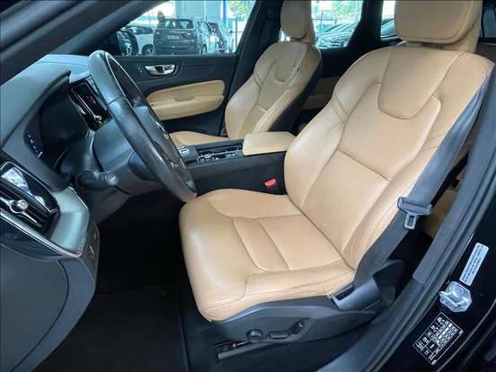 VOLVO-XC60-2.0 D5 DIESEL MOMENTUM AWD GEARTRONIC VOLVO-XC60-2019