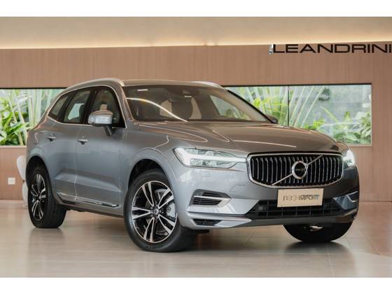 VOLVO XC60 2.0 T8 HYBRID MOMENTUM AWD GEARTRONIC
