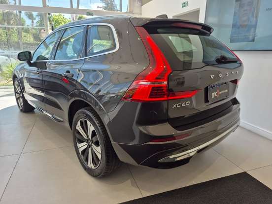 VOLVO-XC60-2023
