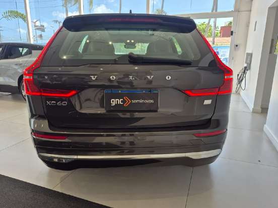 VOLVO-XC60-2023