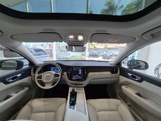 VOLVO-XC60-2023