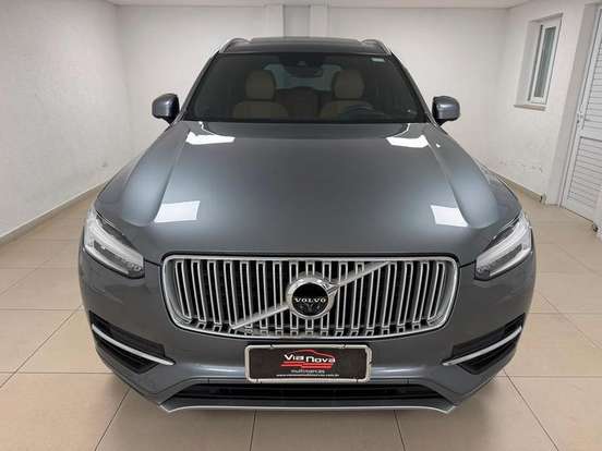 VOLVO-XC90-2017