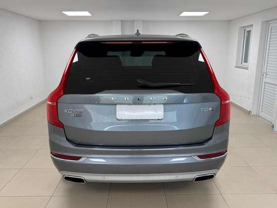 VOLVO-XC90-2017