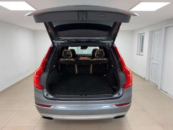 VOLVO-XC90-2017