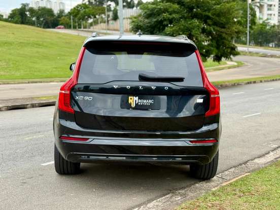 VOLVO-XC90-2022