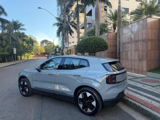VOLVO EX30 51 KW ELÉTRICO CORE