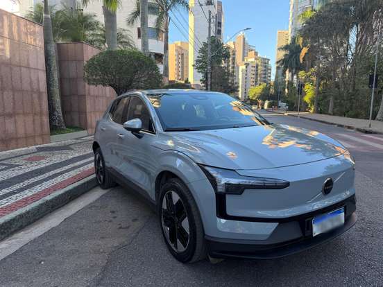 VOLVO-EX30-2024