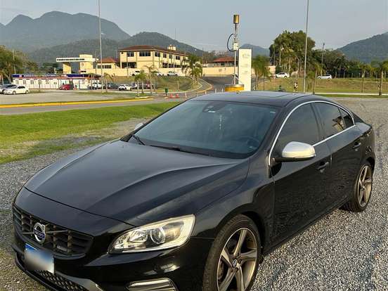 VOLVO-S60-2.0 T5 R DESIGN 16V TURBO GASOLINA 4P AUTOMÁTICO VOLVO-S60-2014