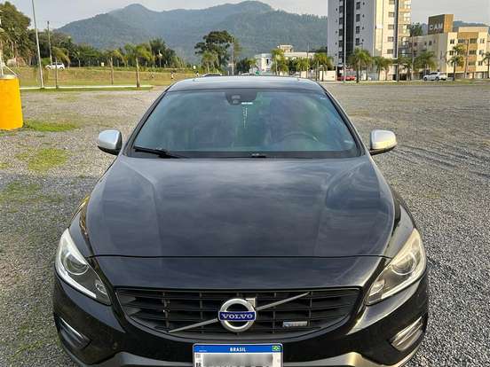 VOLVO-S60-2.0 T5 R DESIGN 16V TURBO GASOLINA 4P AUTOMÁTICO VOLVO-S60-2014