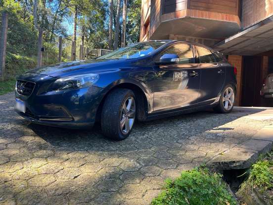 VOLVO-V40-2013